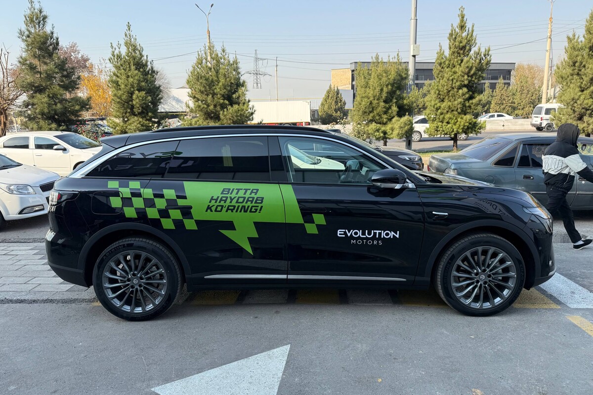 Оклейка авто Evolution Motors